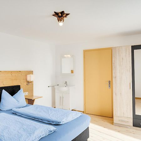 Gaestehaus U Ferienwohnungen Veronika Incl Fruehstuecksbuffet Und Koenigscard Mit 200 Kostenlosen Attraktionen Unterammergau Extérieur photo