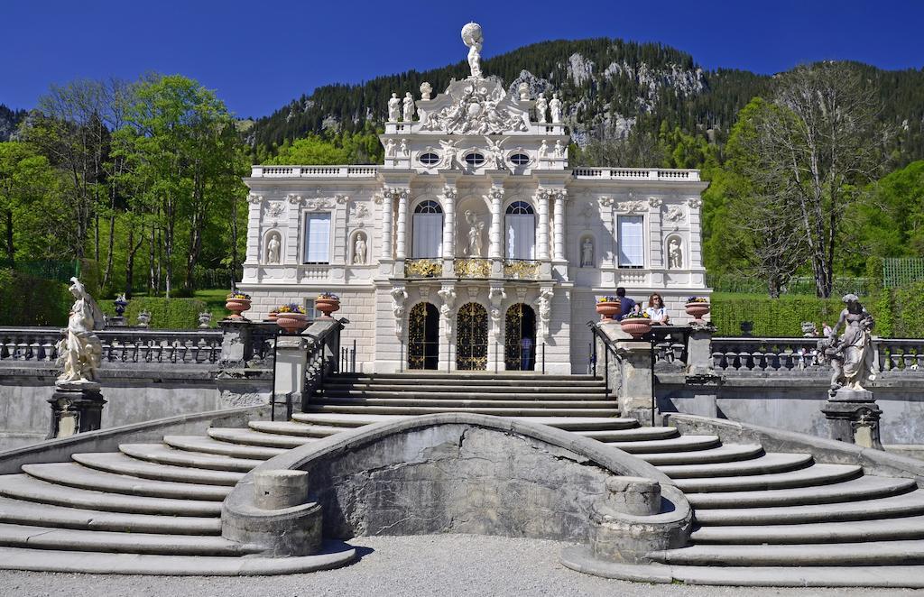 Gaestehaus U Ferienwohnungen Veronika Incl Fruehstuecksbuffet Und Koenigscard Mit 200 Kostenlosen Attraktionen Unterammergau Extérieur photo